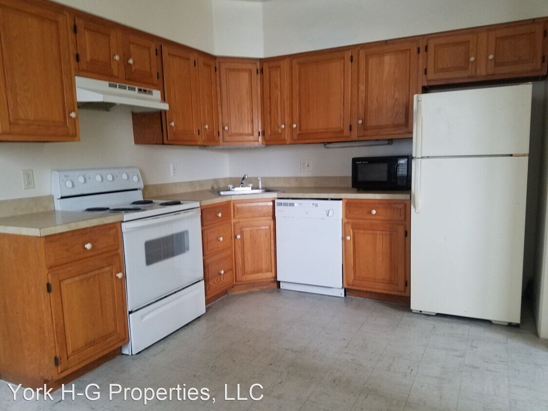 Primary Photo - 4 br, 2 bath House - 24 W Water St