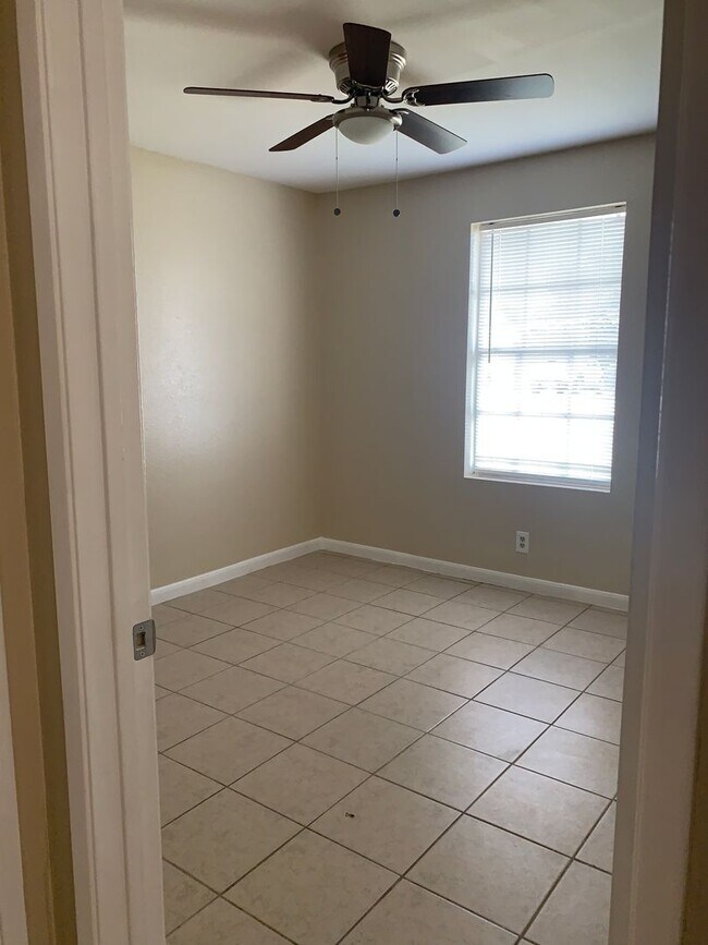 Foto del edificio - Newly refreshed spacious 2BD,2BR duplex in Eagle Lake, TX.