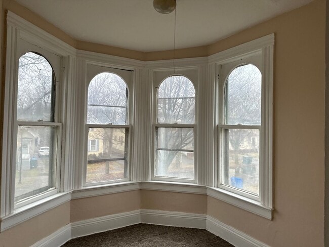 Building Photo - 337 Magnolia St