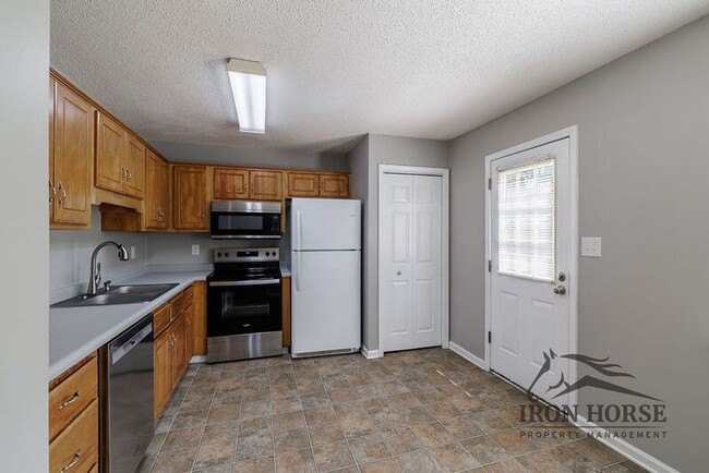 Building Photo - 2165 S Milledge Ave
