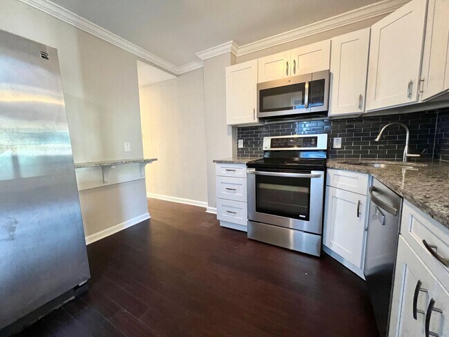 Building Photo - Updated Home In Convenient Location