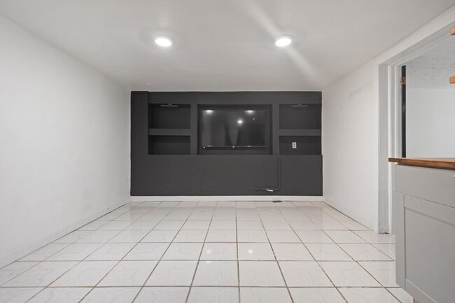 Photo - 3528 N Elizabeth St Apartment