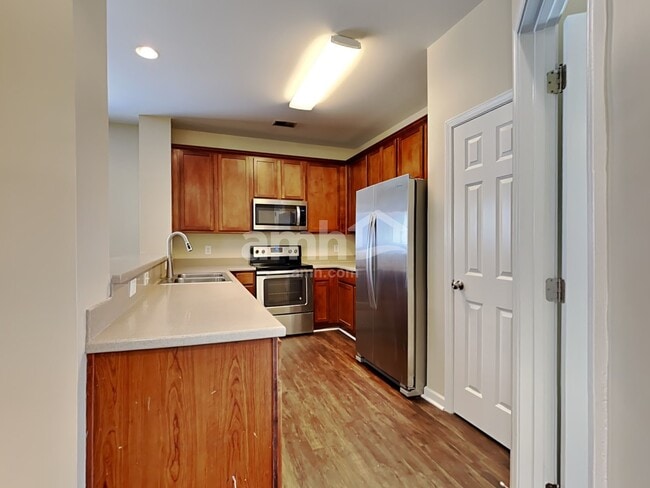 Building Photo - 211 Meadow Wood Rd