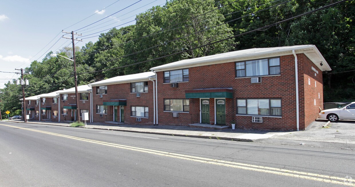 Crestview Gardens Apartments in Fairview, NJ