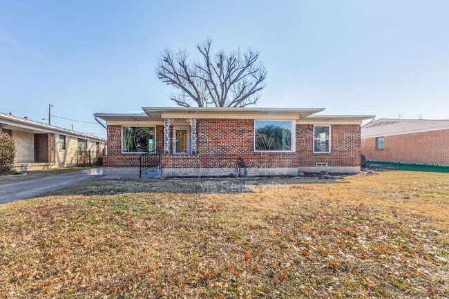 Photo - 9308 Lindaro Ln House