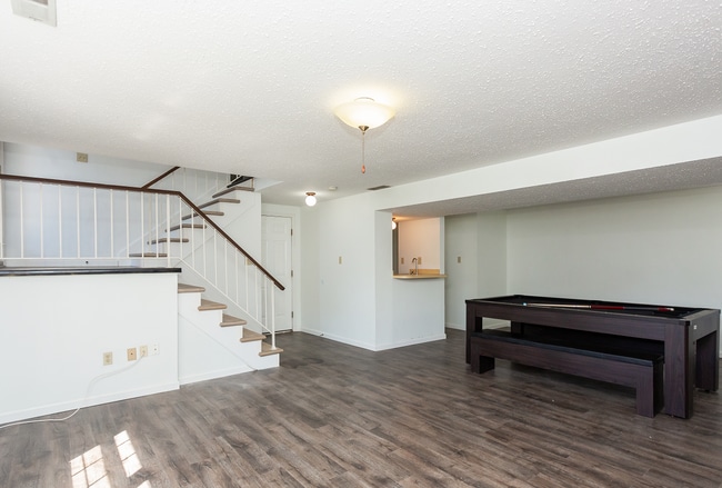 Building Photo - 743 Eaglebrooke Dr