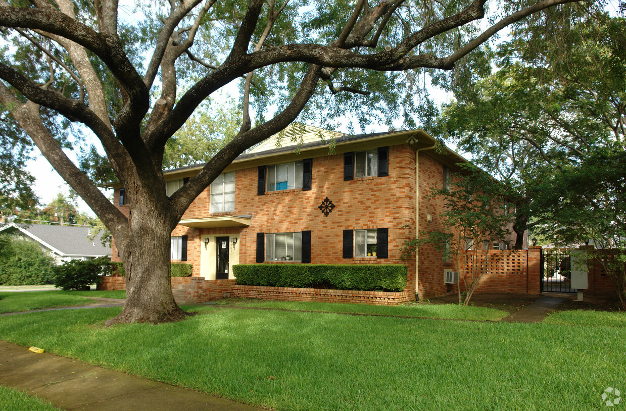 Primary Photo - Victor Street Apartments