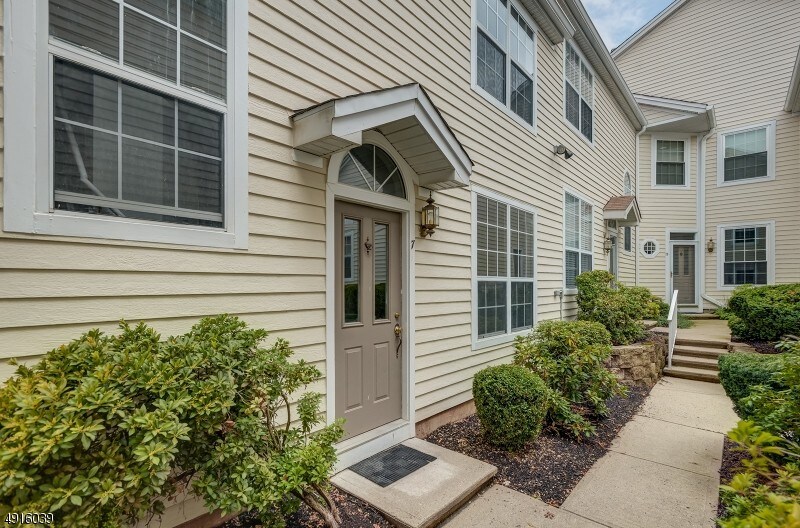 7 Pheasant Brook Ct, Bedminster, NJ 07921 Apartment for Rent in