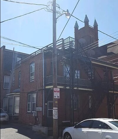 Back Parking Lot Entrance - 264 Boas St
