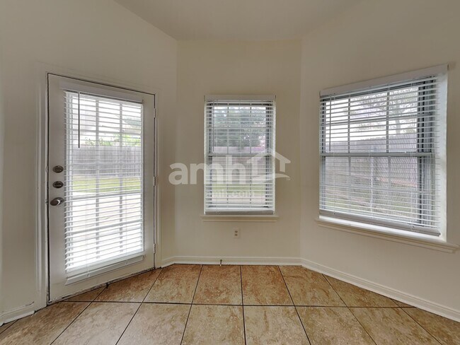 Foto del edificio - 1601 Oak Pl Ct