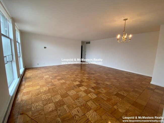 Building Photo - 520 Washington St