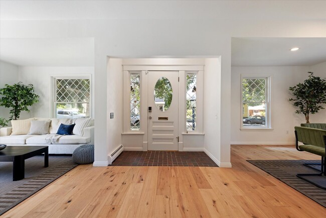 Building Photo - Open Concept Historic Home in Downtown Boz...