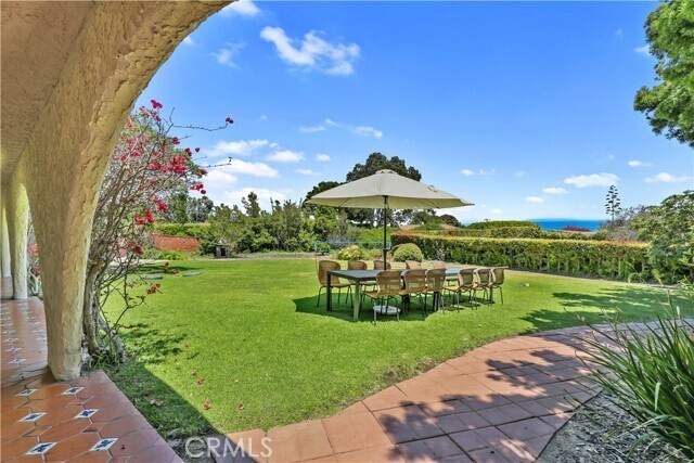 Foto del edificio - 7161 Grasswood Ave