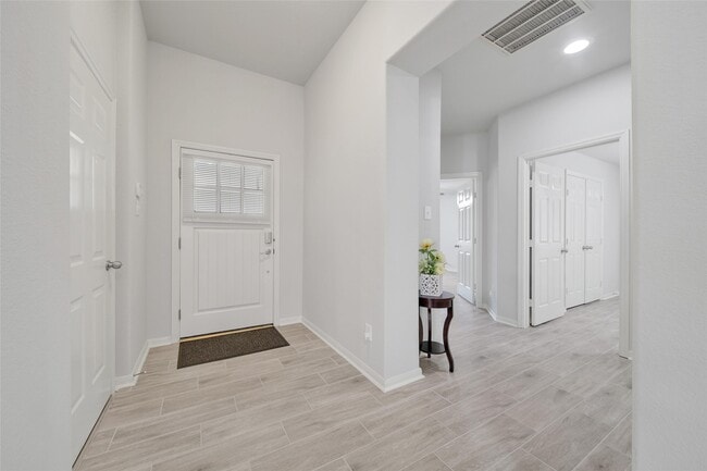 Foto del edificio - 19310 Young Oak St