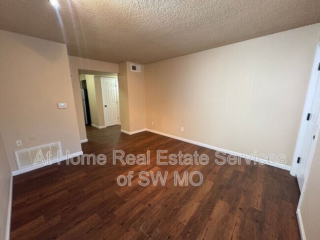 Foto del edificio - 1400 S Campbell Ave