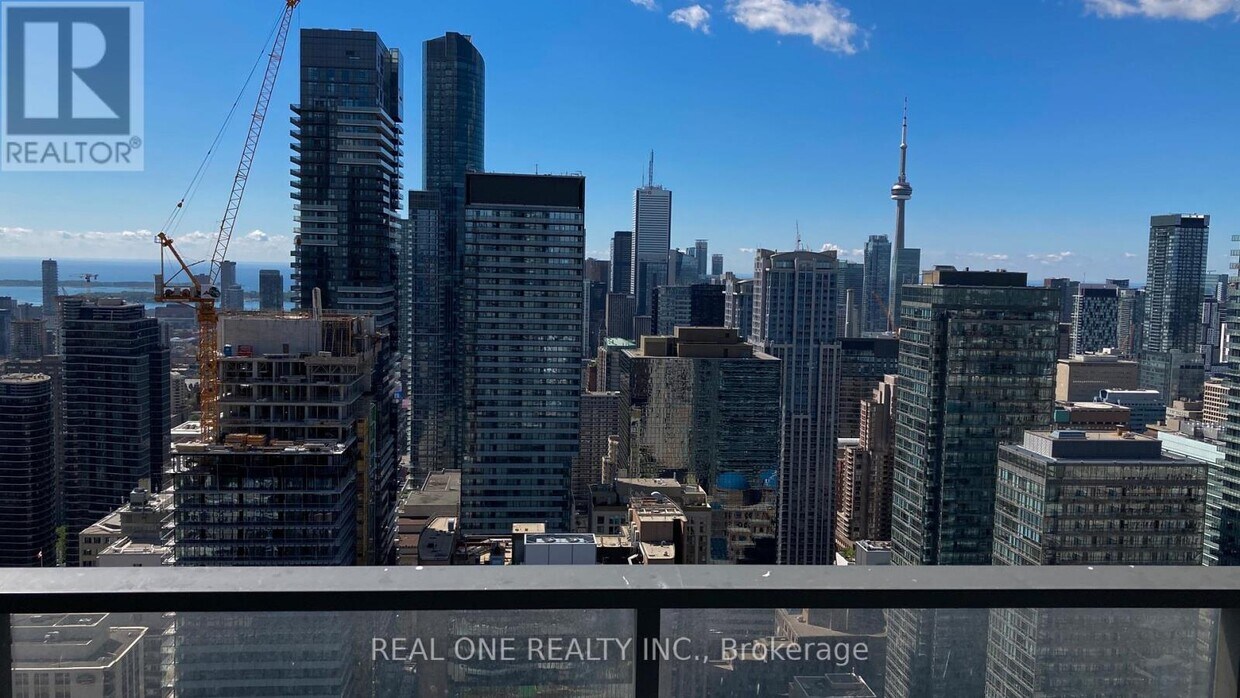 Photo principale - 11-4511 Wellesley St W