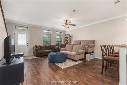 Building Photo - 410 Live Oak St
