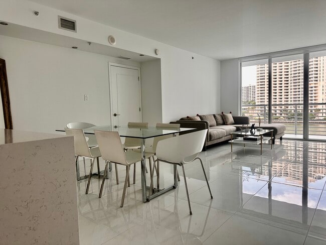Building Photo - 335 S Biscayne Blvd