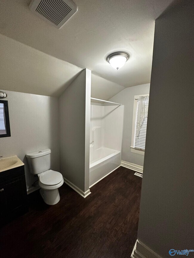 Foto del edificio - 615 Holmes Ave NE