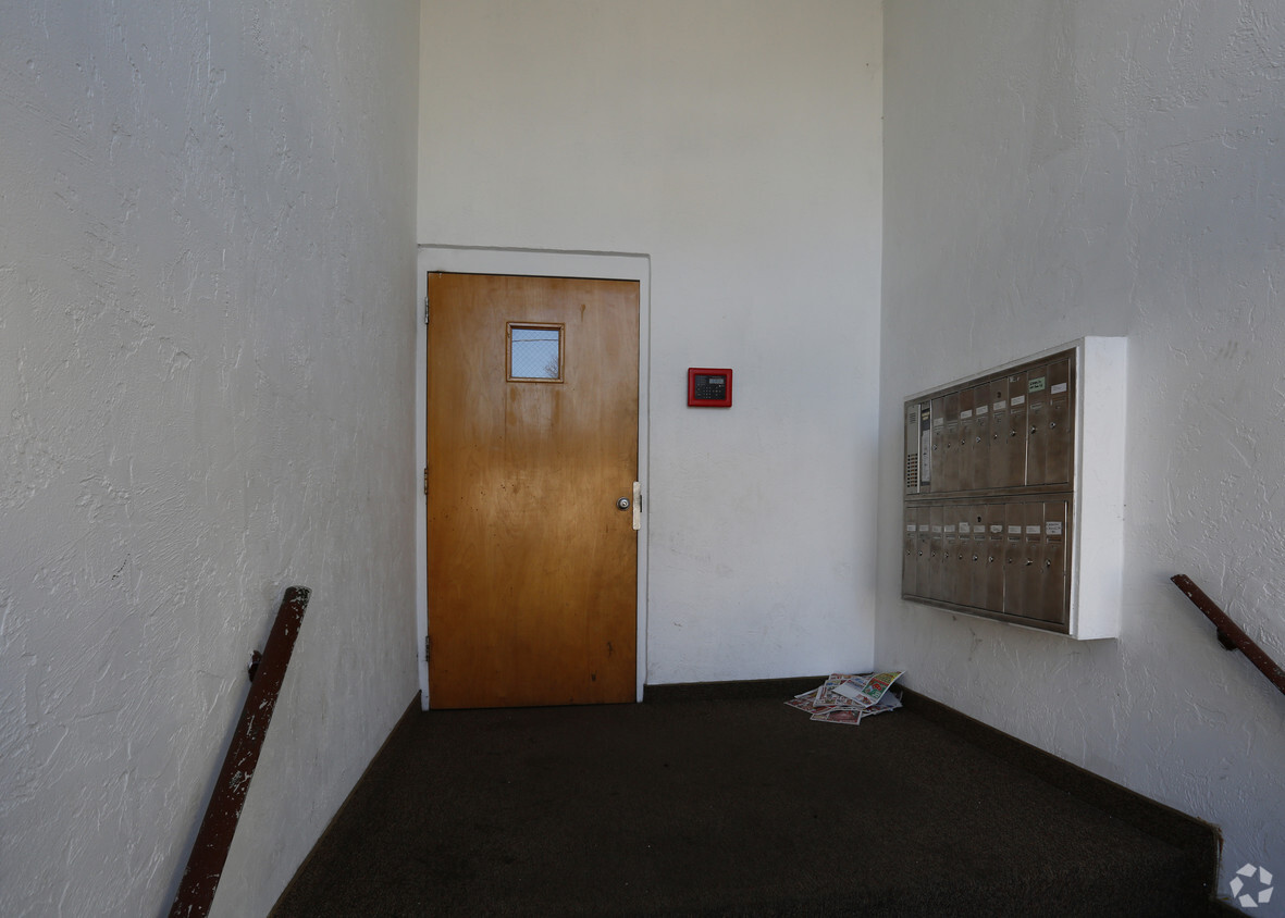 Mailroom - 25 Ekman St