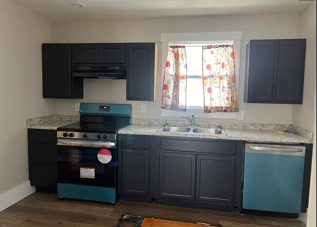 Foto del edificio - 5621 Prosser Ave