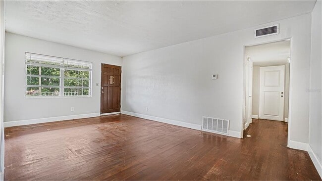 Building Photo - 5518 Riviera Dr