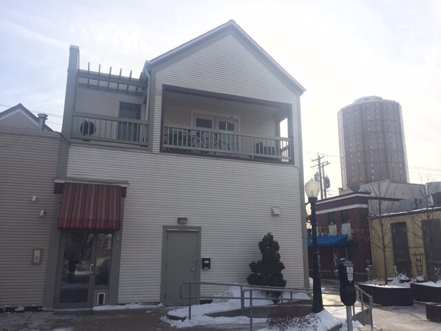 Building Photo - 1316 E Brady St