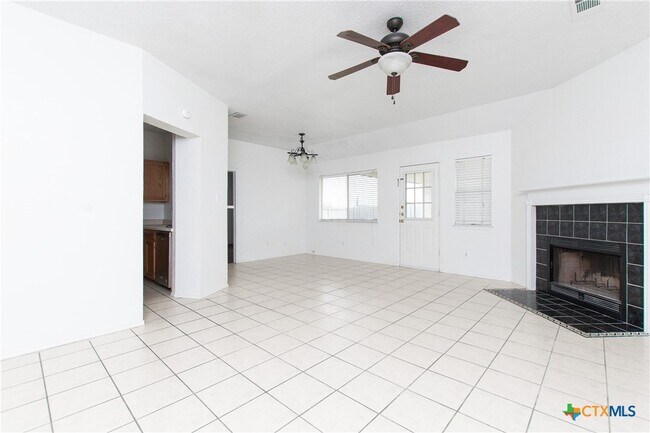 Foto del edificio - 3505 Dorothy Jane Dr