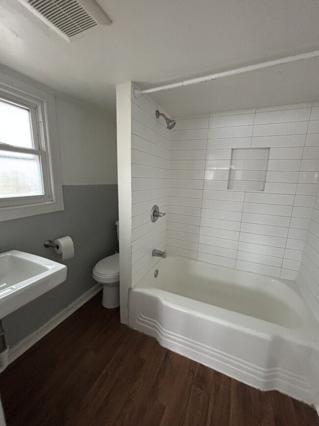 Building Photo - 740 E 800 S