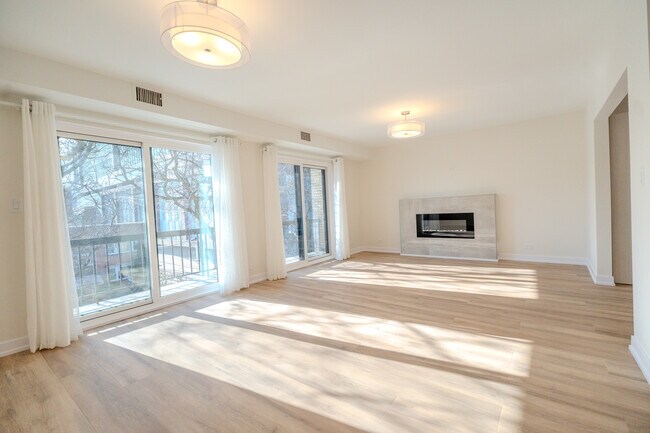 Foto del edificio - 2740 W Farragut Ave