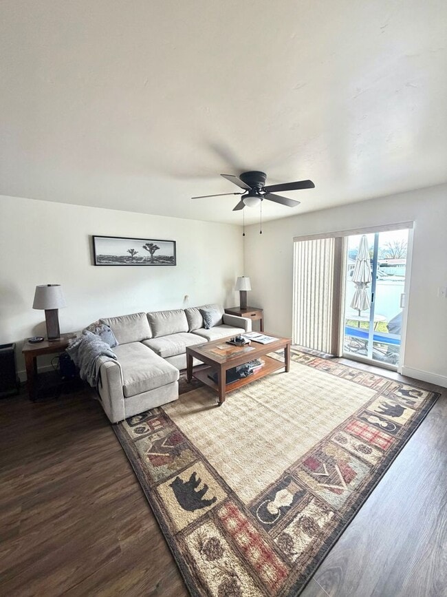Building Photo - East Kalispell Townhome