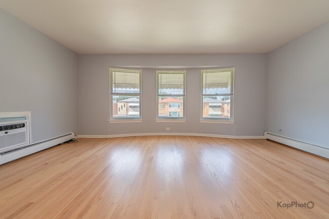 Building Photo - 8417 W Berwyn Ave