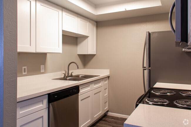 Renovated - 1 BD, 1 BA - 750 SQ FT - Copper Canyon