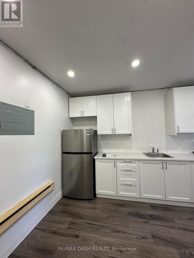 Photo du bâtiment - 565 Yonge St