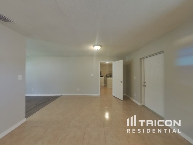Foto del edificio - 14800 11th St