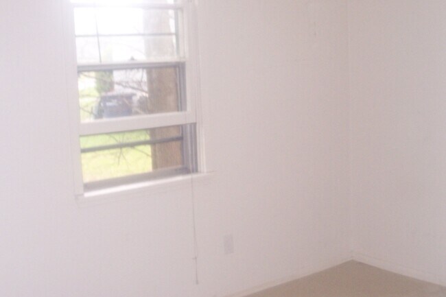 Foto del edificio - Affordable duplex- coming soon