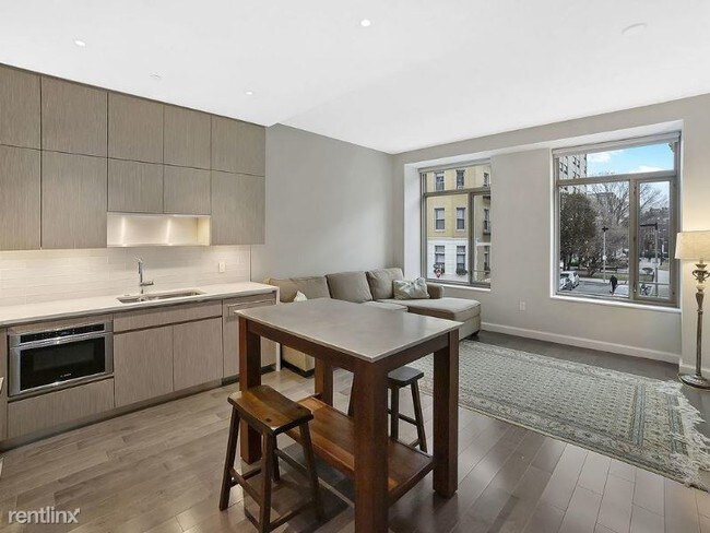 Foto del edificio - 45 Westland Ave