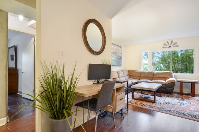 Foto del edificio - 101 Ardmore Pl NW