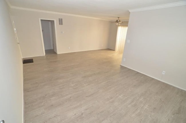 Building Photo - 940 N Hayworth Ave