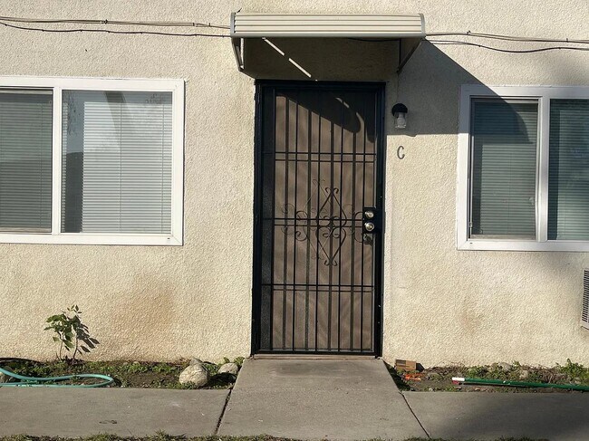 Foto del edificio - 405 Silverwood Ave