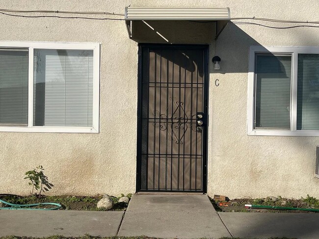 Building Photo - 405 Silverwood Ave