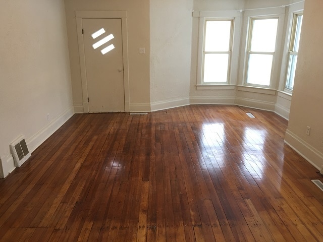 Building Photo - 614 10th St NE