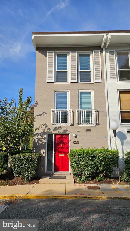 Building Photo - 628 3rd St SW