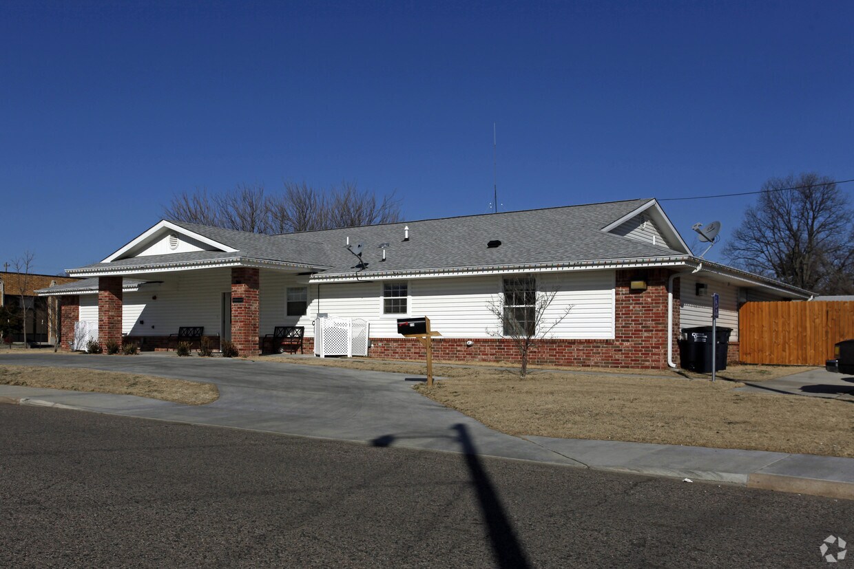 Roethler House Apartments in Shawnee, OK