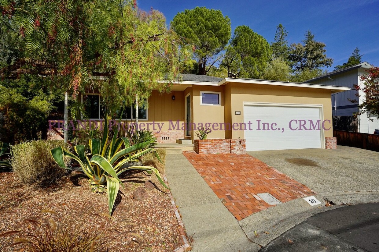 Foto principal - Available Now! 3 Bedroom Kentfield home.