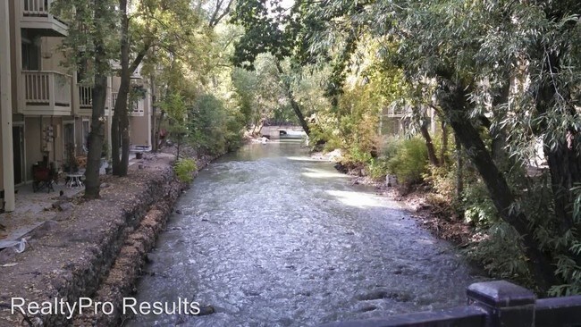 Foto del edificio - 460 E Creekside Cir
