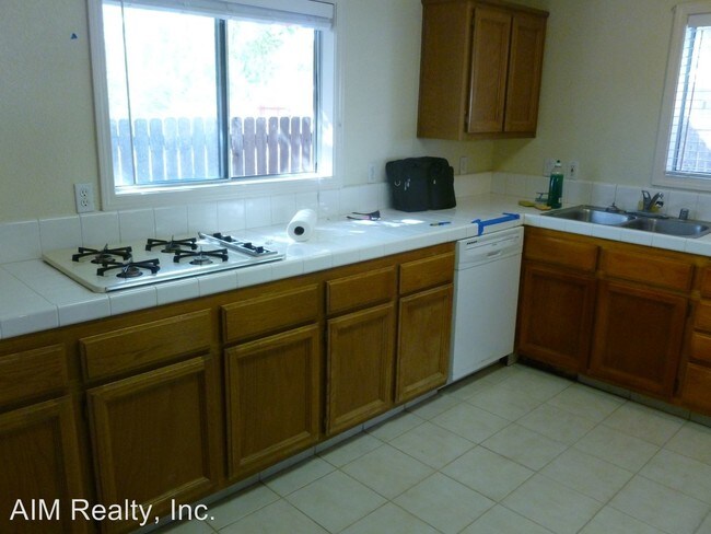 Building Photo - 2 br, 1 bath House - 5025 1/2 GROVE STREET