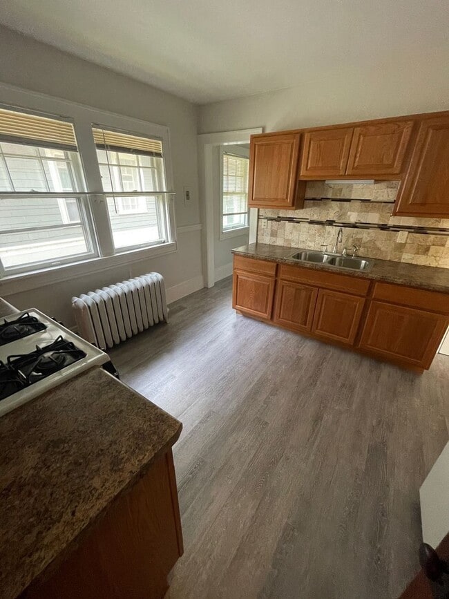 Building Photo - 2934-2936-2936 N Farwell Ave