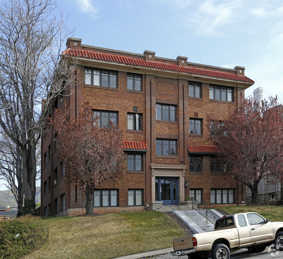 Foto del edificio - Fontenelle Apartments