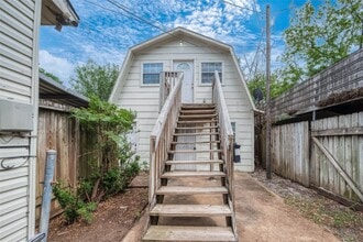 Building Photo - 2051 Santa Rosa St
